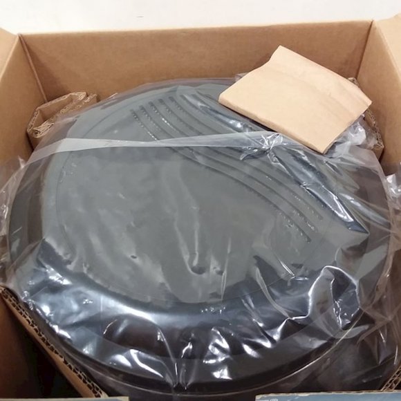 Farberware 1.5 Liter Deep Fryer. Condition is "New - Picture 2 of 4